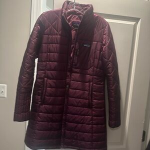 Patagonia coat women's size M mid length perfect condition color is dark plum